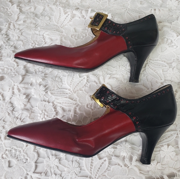 Vintage Moschino heels - Picture 3 of 15